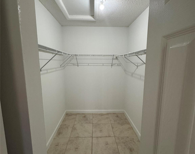 445 Lakeview Drive - Photo Thumbnail 5