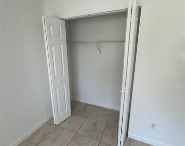445 Lakeview Drive - Photo Thumbnail 8