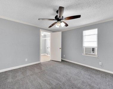412 E Avenue F - Photo Thumbnail 2