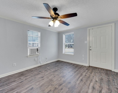 412 E Avenue F - Photo Thumbnail 7