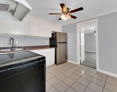 412 E Avenue F - Photo Thumbnail 9