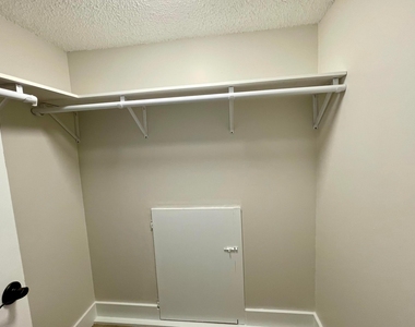 825 Center Street - Photo Thumbnail 24