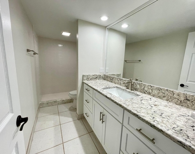 825 Center Street - Photo Thumbnail 20