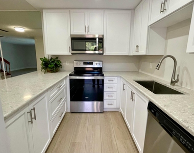 825 Center Street - Photo Thumbnail 11