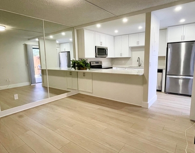 825 Center Street - Photo Thumbnail 12