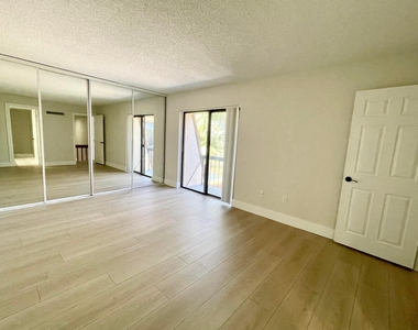 825 Center Street - Photo Thumbnail 18