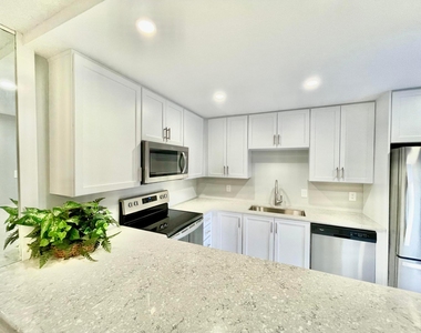 825 Center Street - Photo Thumbnail 9