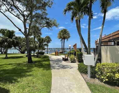 825 Center Street - Photo Thumbnail 27