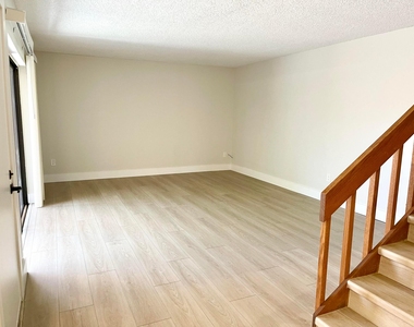 825 Center Street - Photo Thumbnail 14