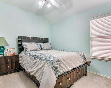 1017 Golden Bear Lane - Photo Thumbnail 16