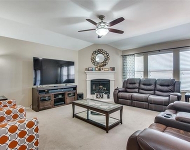 1017 Golden Bear Lane - Photo Thumbnail 10