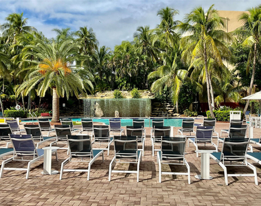 9517 Fontainebleau Boulevard - Photo Thumbnail 12