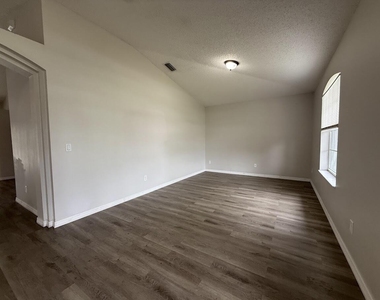548 Sw Undallo Road - Photo Thumbnail 1