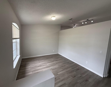 548 Sw Undallo Road - Photo Thumbnail 2