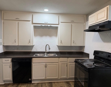 2500 Normont Circle - Photo Thumbnail 4