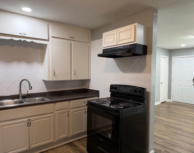 2500 Normont Circle - Photo Thumbnail 5