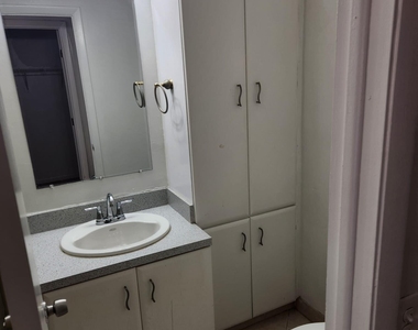 834 Nw 82nd Avenue - Photo Thumbnail 5