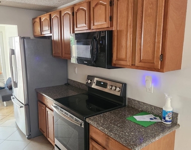 834 Nw 82nd Avenue - Photo Thumbnail 1