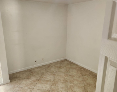 834 Nw 82nd Avenue - Photo Thumbnail 6