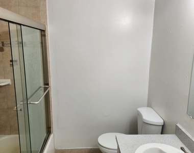 834 Nw 82nd Avenue - Photo Thumbnail 4
