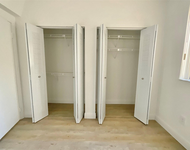 9517 Fontainebleau Boulevard - Photo Thumbnail 7
