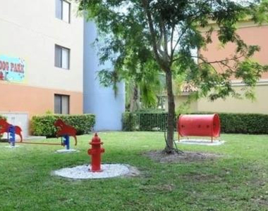 9517 Fontainebleau Boulevard - Photo Thumbnail 14