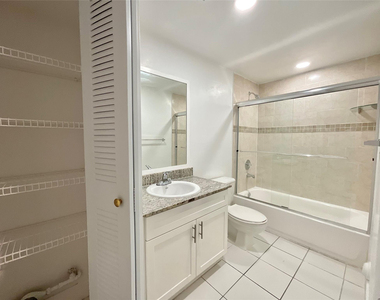 9517 Fontainebleau Boulevard - Photo Thumbnail 5