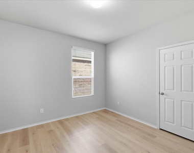 3116 Layla Creek Drive - Photo Thumbnail 16