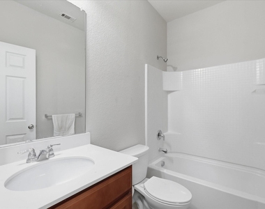 3116 Layla Creek Drive - Photo Thumbnail 17