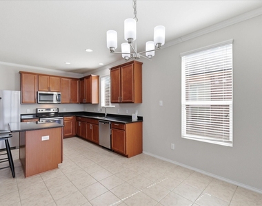 3116 Layla Creek Drive - Photo Thumbnail 7
