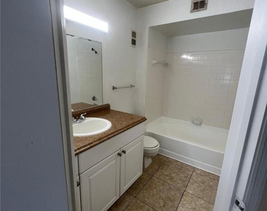 12730 Vista Isles Drive - Photo Thumbnail 9