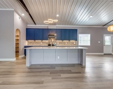 100 County Road 4140 - Photo Thumbnail 3