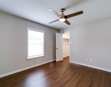 6824 Trail Lake Drive - Photo Thumbnail 12