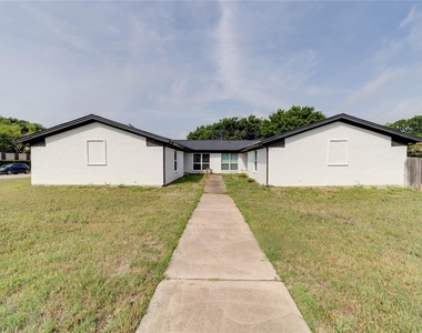 6824 Trail Lake Drive - Photo Thumbnail 15