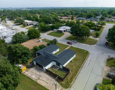 6824 Trail Lake Drive - Photo Thumbnail 19