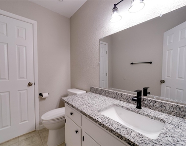 6824 Trail Lake Drive - Photo Thumbnail 7