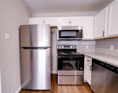6824 Trail Lake Drive - Photo Thumbnail 5