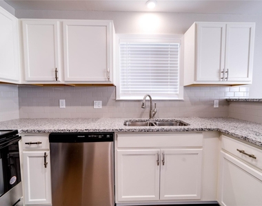 6824 Trail Lake Drive - Photo Thumbnail 6