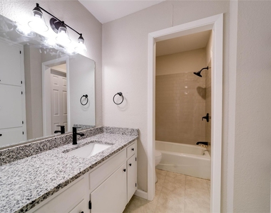6824 Trail Lake Drive - Photo Thumbnail 8