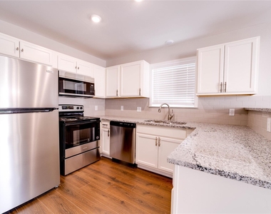 6824 Trail Lake Drive - Photo Thumbnail 4