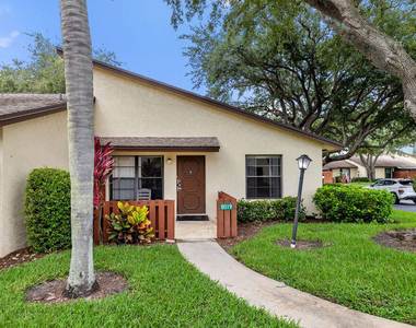 8019 Se Villa Circle - Photo Thumbnail 1