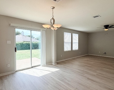 670 Horn Street - Photo Thumbnail 11