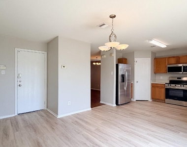 670 Horn Street - Photo Thumbnail 13