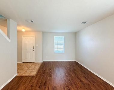 670 Horn Street - Photo Thumbnail 4