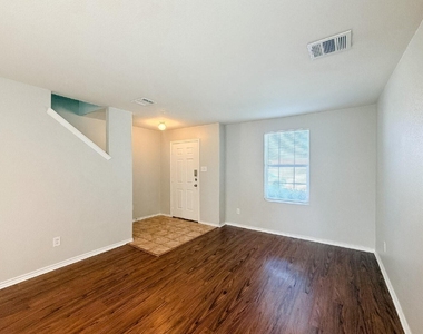 670 Horn Street - Photo Thumbnail 3