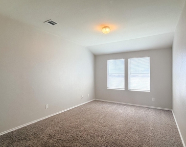670 Horn Street - Photo Thumbnail 20