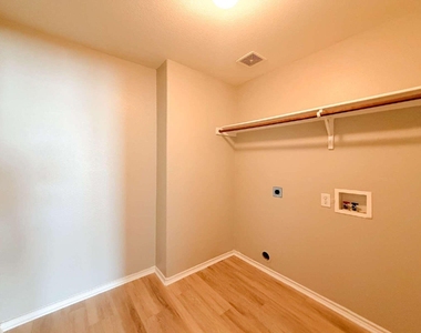670 Horn Street - Photo Thumbnail 35