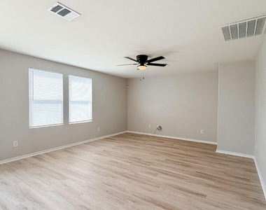 670 Horn Street - Photo Thumbnail 15