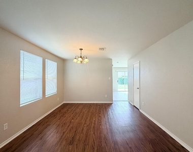 670 Horn Street - Photo Thumbnail 5