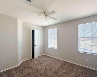 670 Horn Street - Photo Thumbnail 33